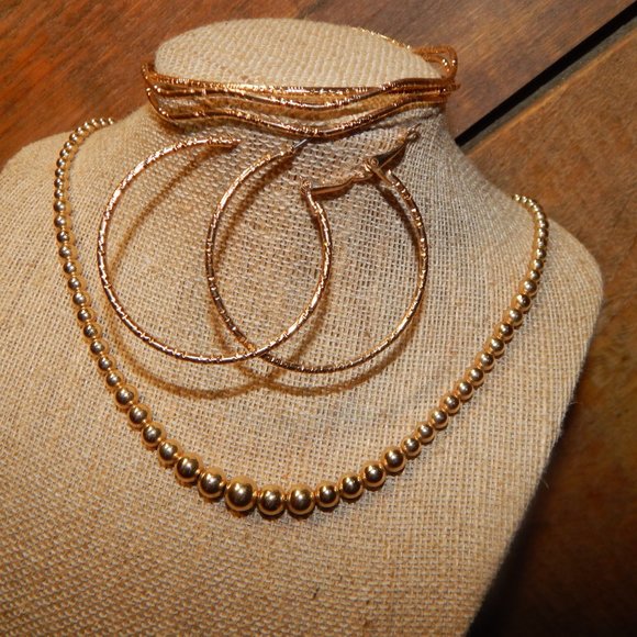 Vintage Classic Graduating Plastic Gold Bead Necklace  w/Wavy Bangles & … - Picture 2 of 6